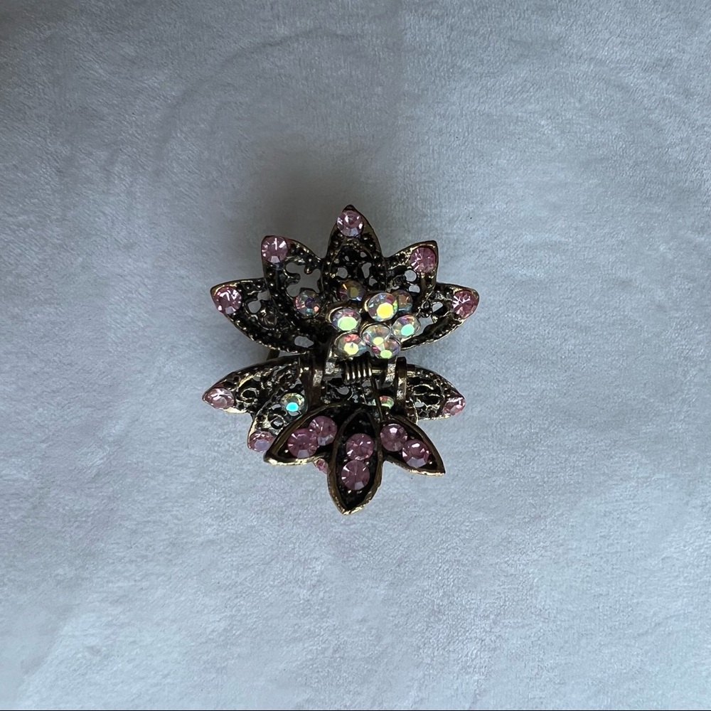 Intricate claw clip for hair